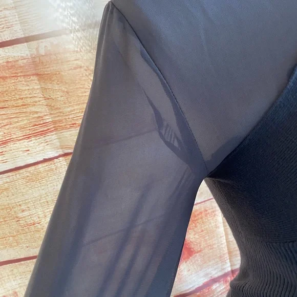 New York and Company 7th Avenue Sheer Sleeve Sweater Top Like new size small - Picture 5 of 8